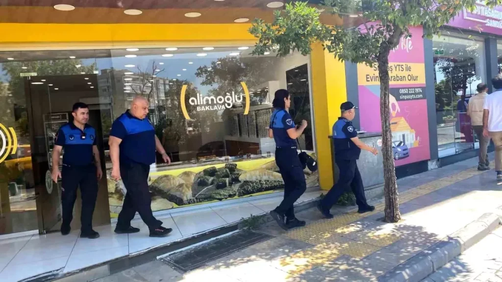 Baklavacıdaki Fare Görüntüsü Mide Bulandırdı