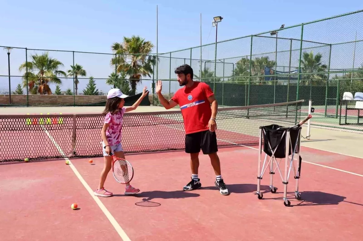 Aydın’da Çocuklara Ücretsiz Tenis Eğitimi