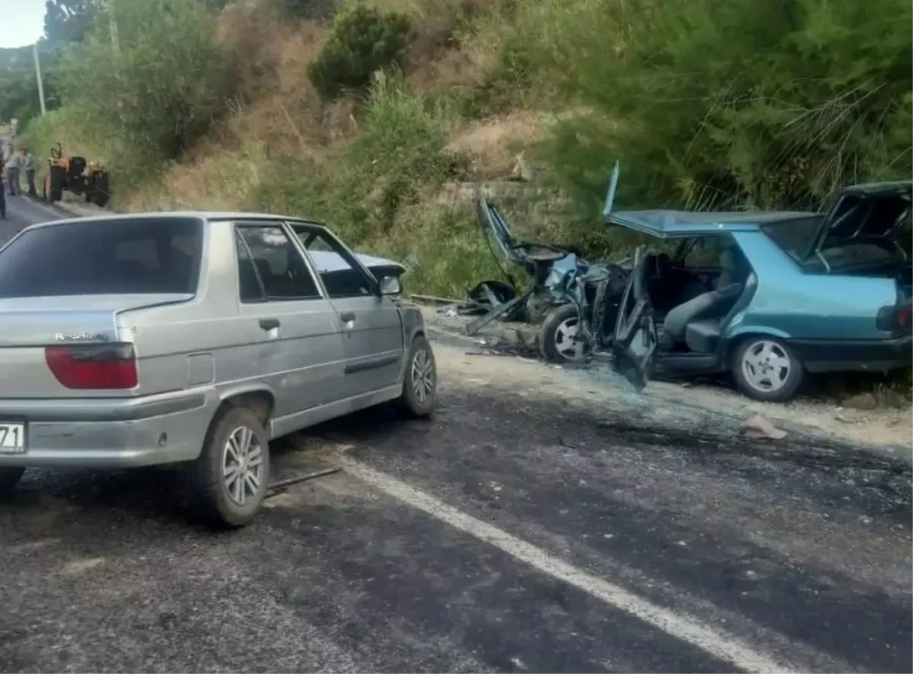 Kafa Kafaya Çarpıştılar: 3 Yaralı