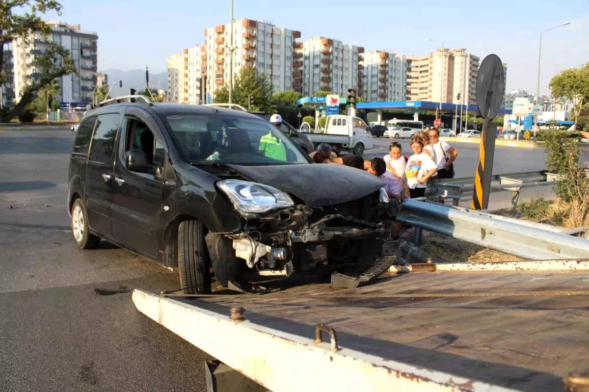 Trafik Kazası: Kırmızı Işık İhlali 1 Yaralı