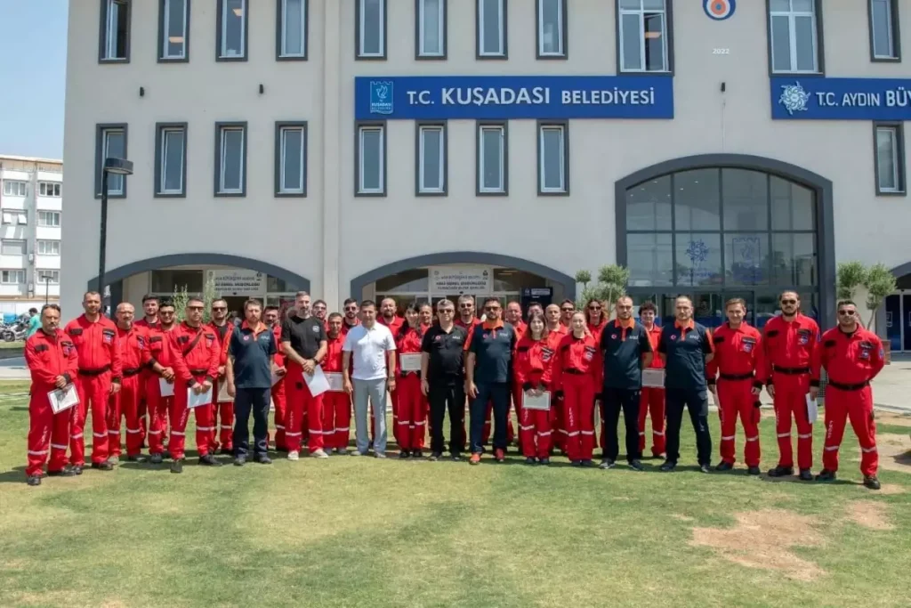 Kuşadası Belediyesi Arama Kurtarma Ekibi Eğitimlerini Tamamladı