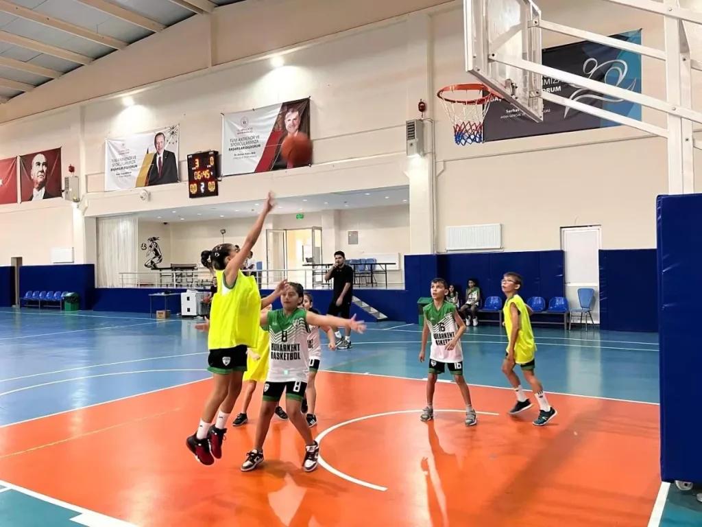 Minikler Basketbol Turnuvasında Şampiyonluk İçin Ter Döktü