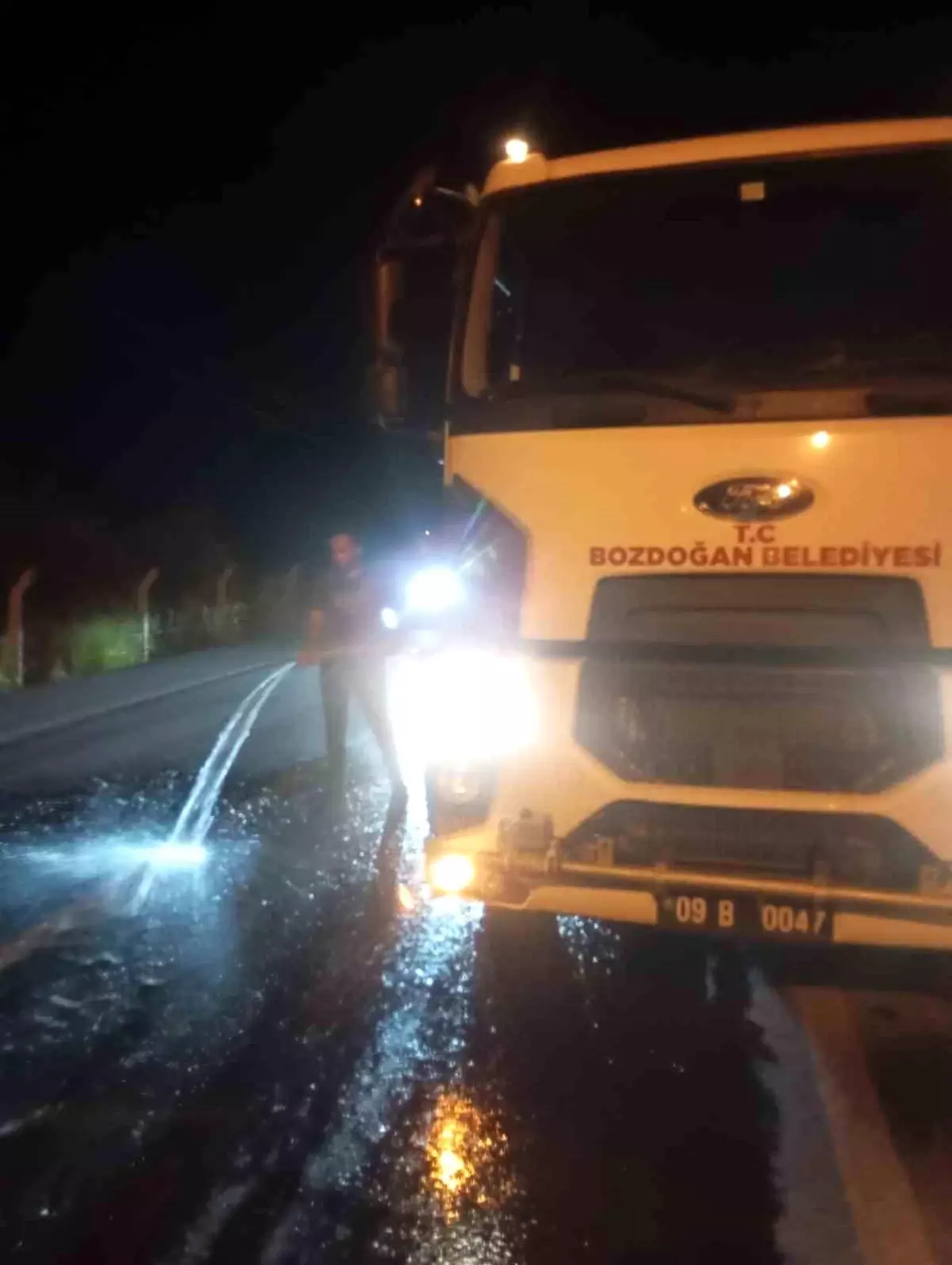 Yağ Döken Tankerden Kaos: Bozdoğan’da Trafik Güvenliği Sağlandı