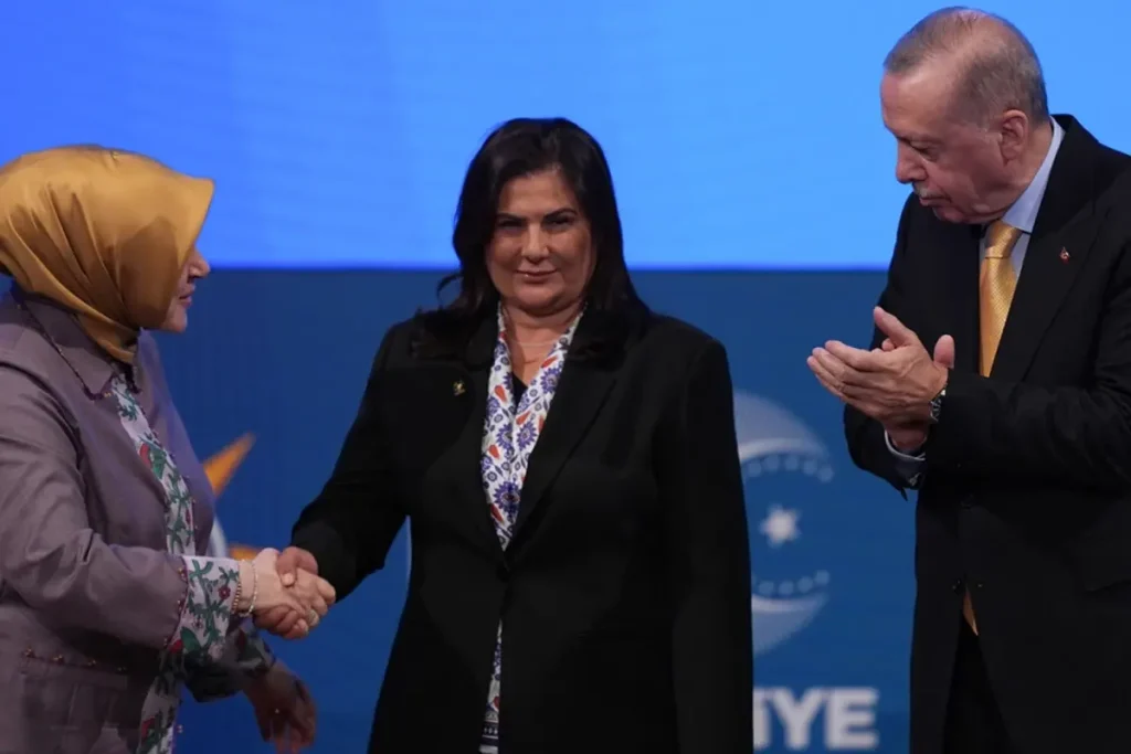 **AK Parti’ye Geçen Özlem Cercioglu’nun İddiaları**