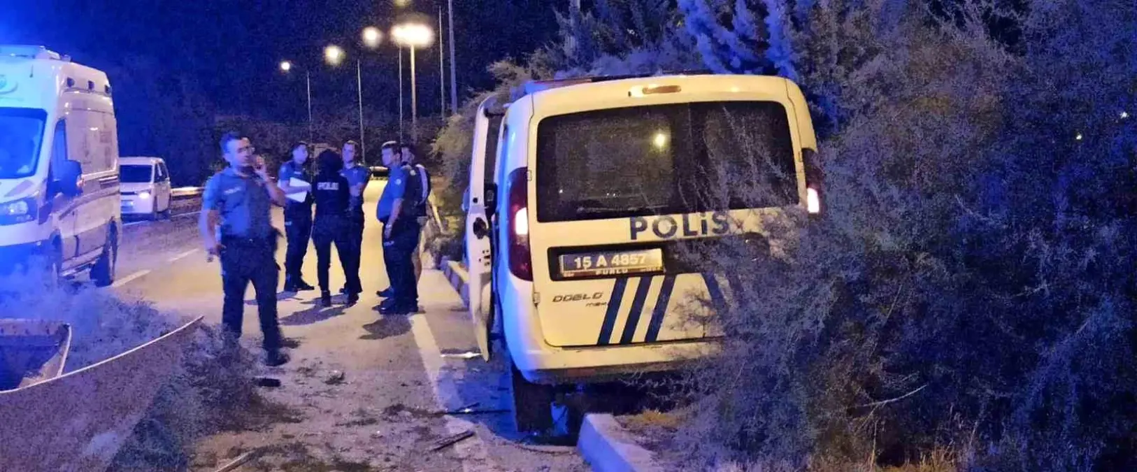 **Burdur’da Alkollü Sürücünün Polis Aracına Çarpması**