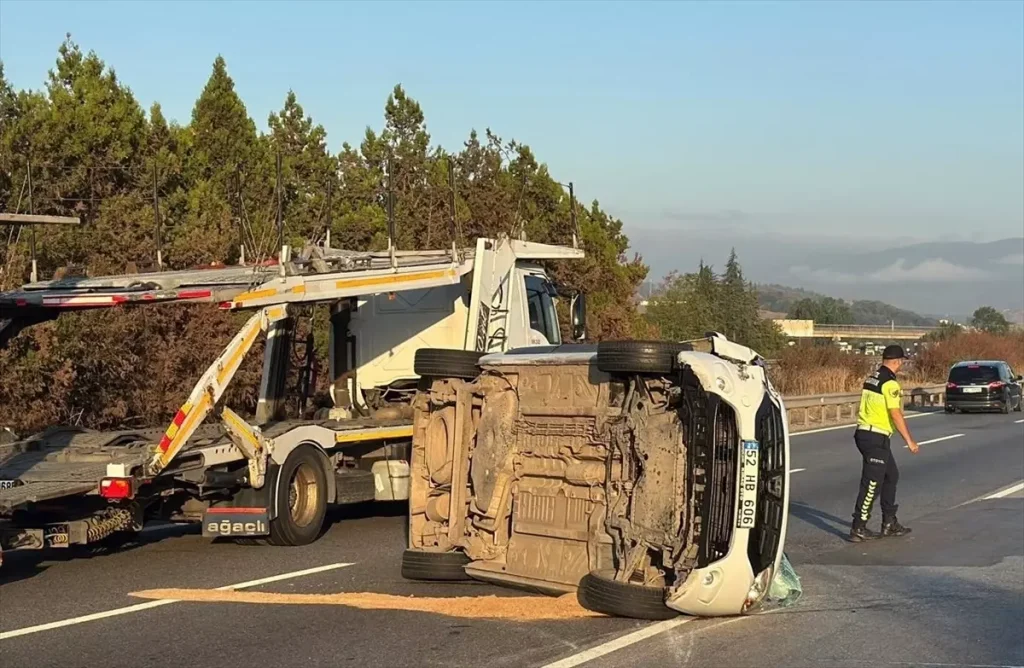 Otoyolda Otomobil Devrildi: 6 Kişi Yaralandı