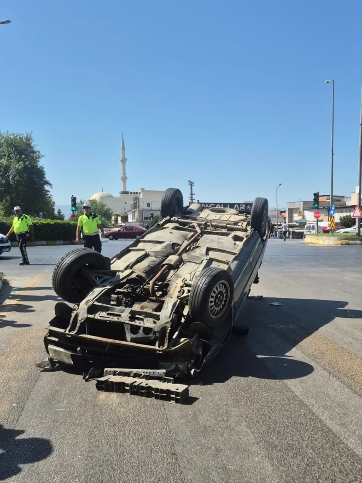 **Aydın’da Otomobil Devrildi: 2 Kişi Yaralandı**