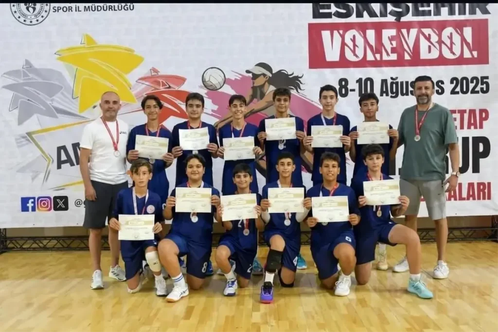 Aydınlı Voleybol Takımı Türkiye Finallerine Yükseldi