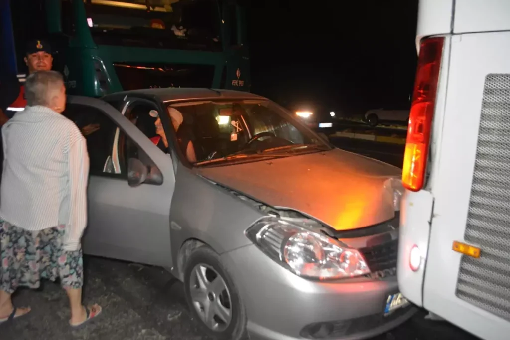 Trafik Işıklarında Zincirleme Kaza: 1 Ölü, 3 Yaralı