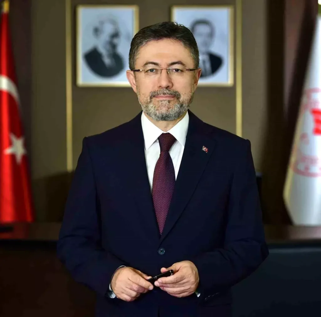 **Tarım Bakanı’ndan Denizli Yangınına Müdahale Eden Uçaklar Hakkında Açıklama**