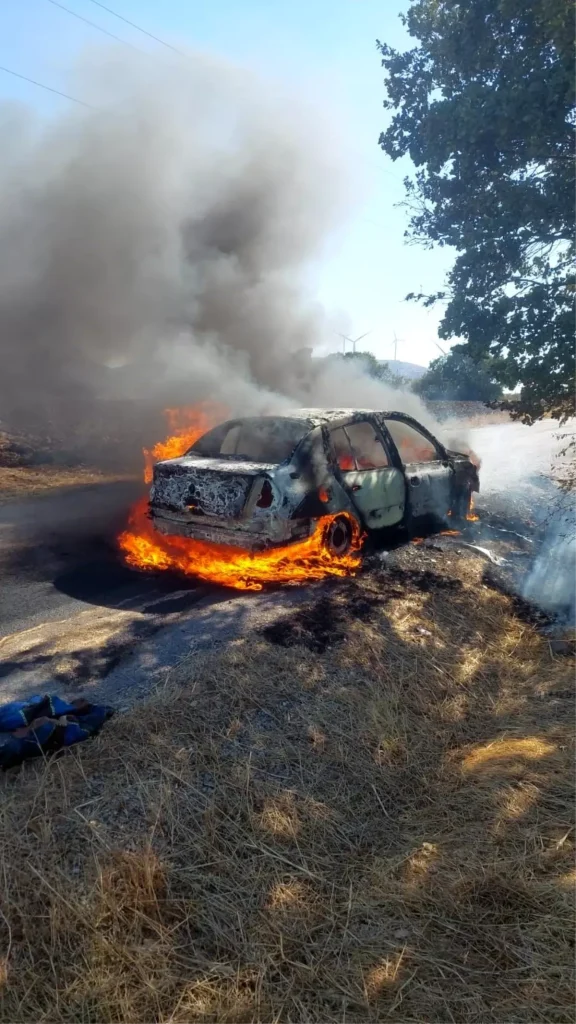 Balıkesir’de Araç Yangını Ormana Sıçramadan KONTROL Altına Alındı