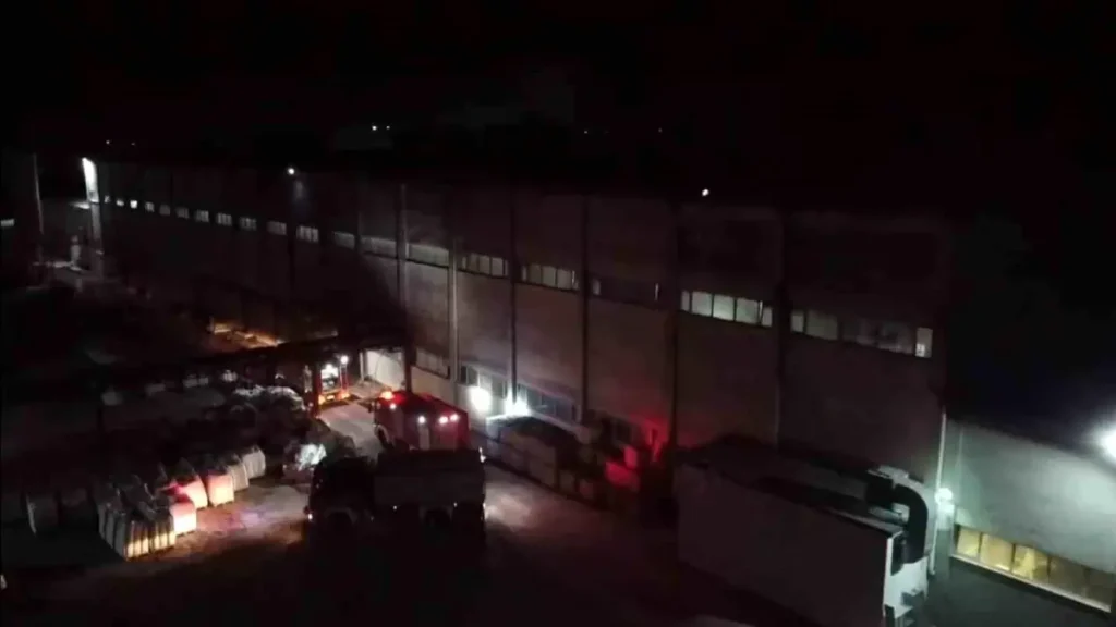 **Balıkesir’de Kağıt Fabrikasında Yangın Paniği**
