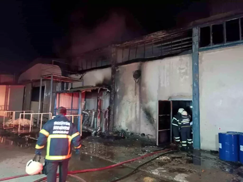 **Fabrika Yangını Bilecik’i Kızdırdı: Hasar Büyük**