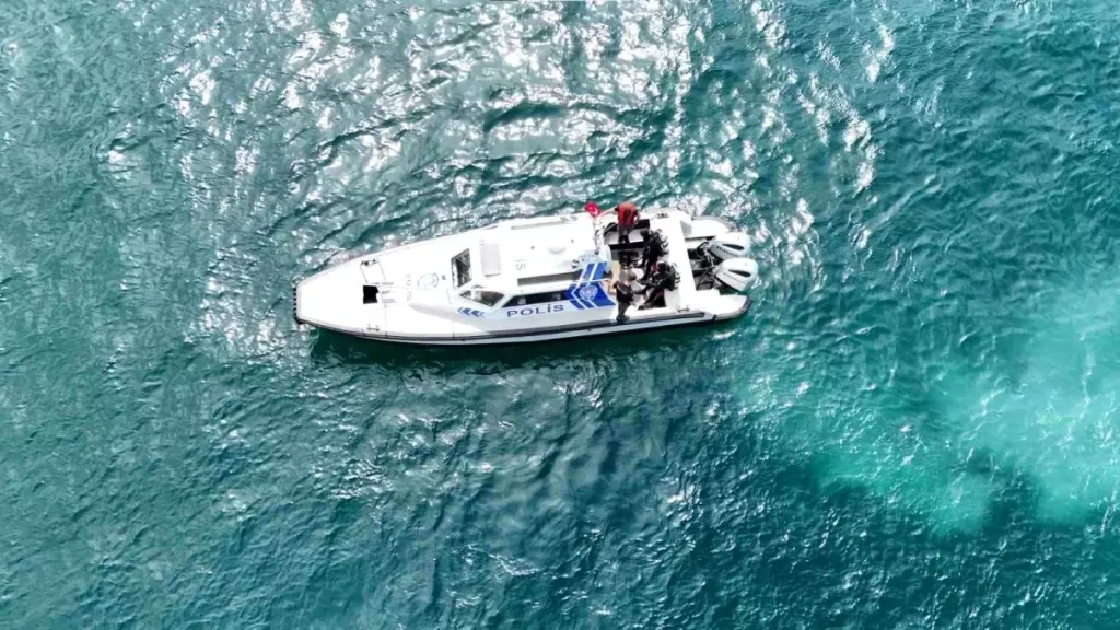 Boğaziçi’nde Kayıp Rus Yüzücü Arama Çalışmaları Devam Ediyor