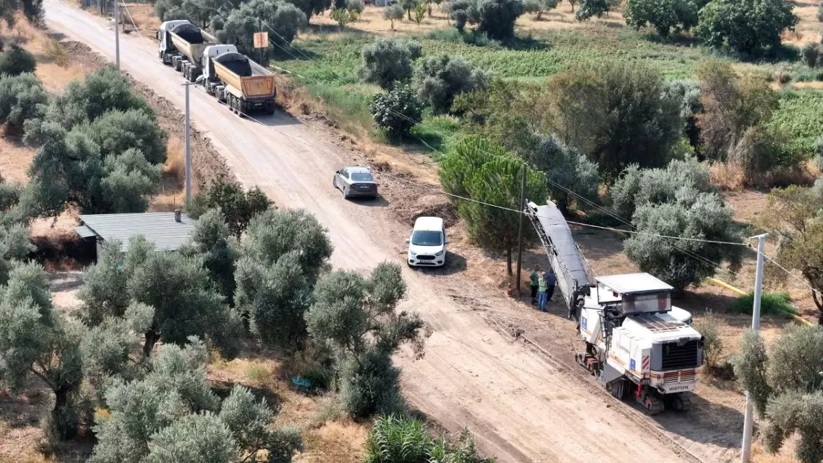 Aydın Büyükşehir Belediyesi Efeler’in Yollarını Yeniliyor