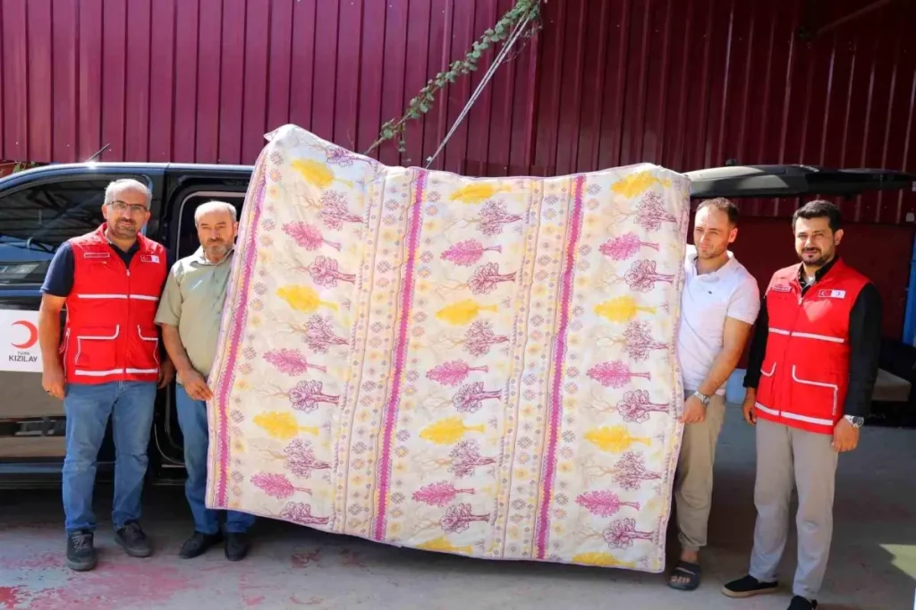 **Kahramanmaraş’ta Esnafın İnsani Yardımı**