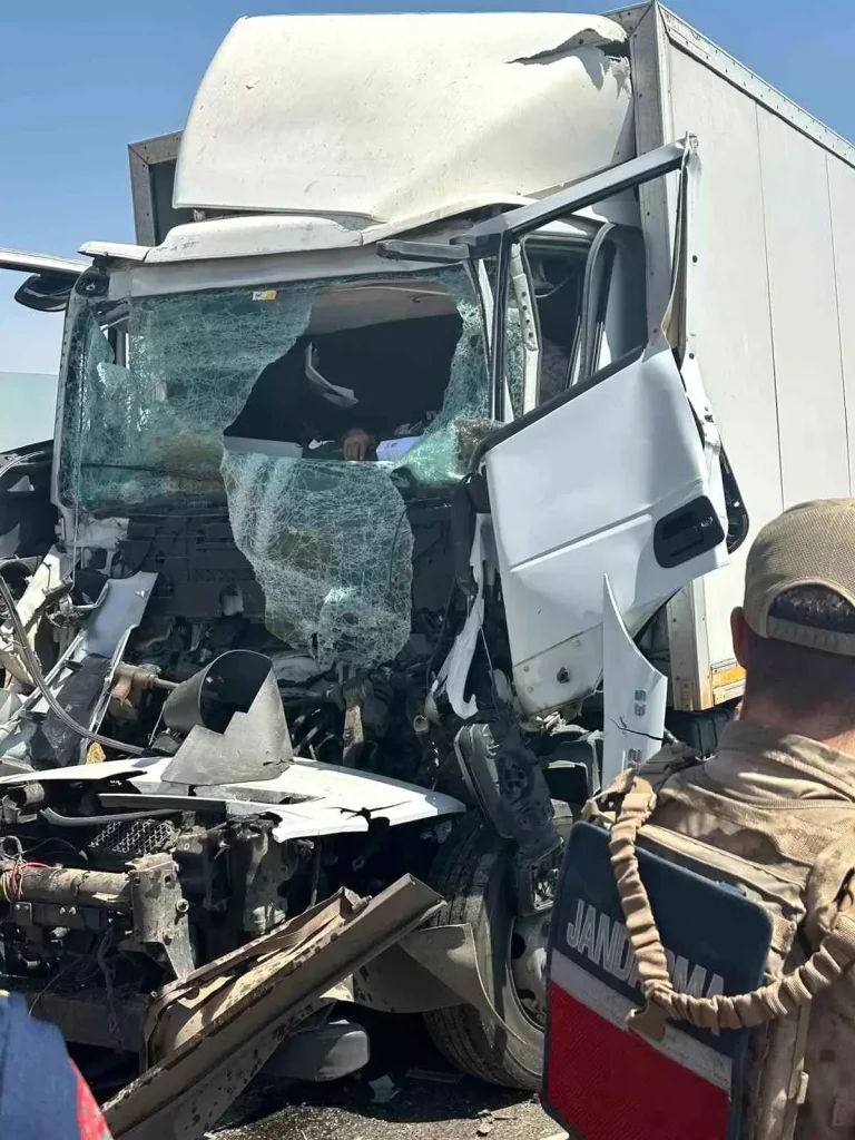 Diyarbakır’da Tır Kazası: Sürücü Hayatını Kaybetti
