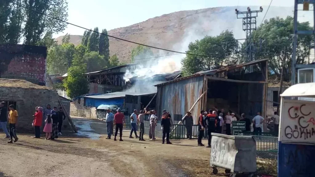 Erzurum’da Kırmızıtaş Köyü’nde Büyük Yangın