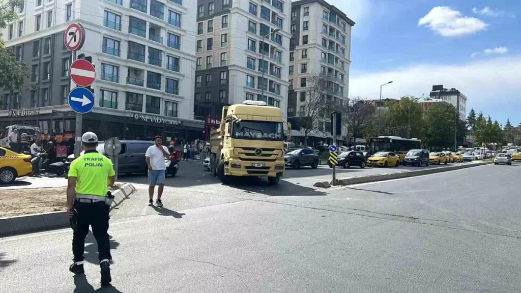 İstanbul Eyüpsultan’da Hafriyat Kamyonu Kazası