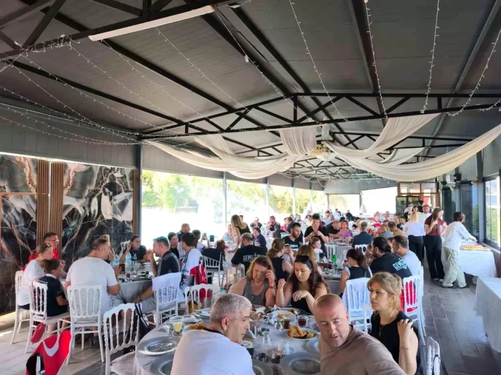 **Beşiktaşlılar Gemlik’te Geleneksel Kahvaltıda Bir Araya Geldi**