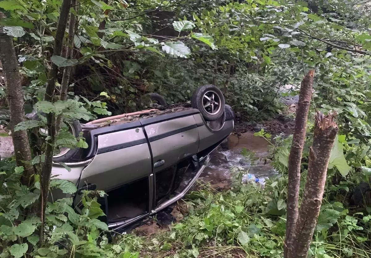 Giresun’da Otomobil Dereye Devrildi: 3 Yaralı