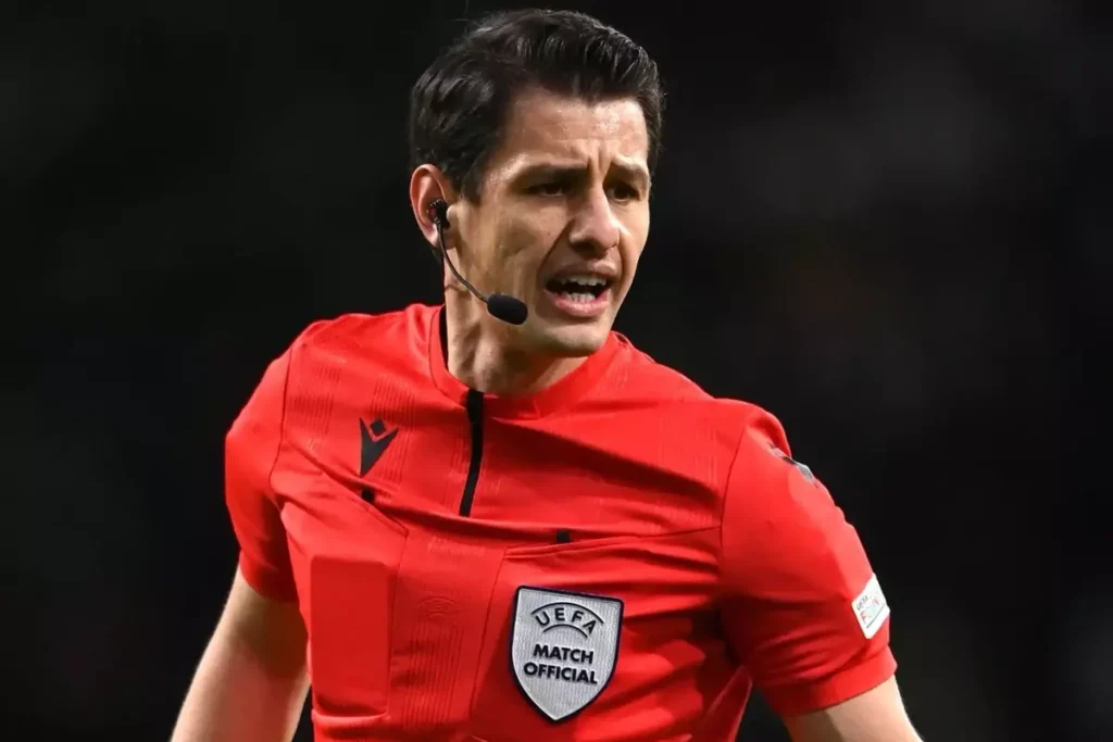 **Halil Umut Meler Hakemliği Bırakıyor mu?**