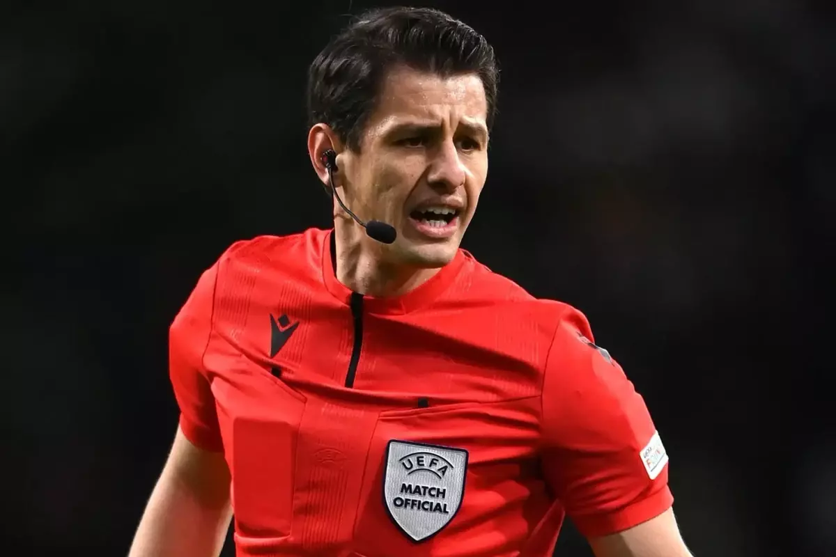 **Halil Umut Meler Hakemliği Bırakıyor mu?**