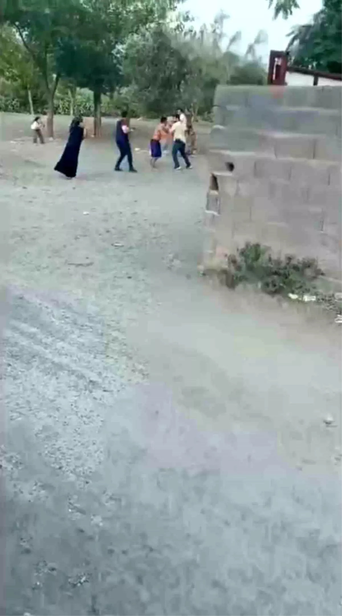 **Polise Taşlı Saldırı: 9 Kişi Tutuklandı**