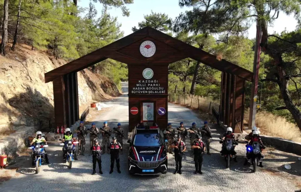 **Balıkesir’de Orman Yangınlarıyla Mücadele Sıkılaşıyor**