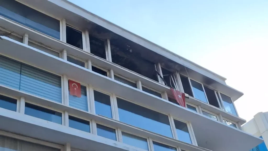 **Kadıköy’de 4 Katlı Binada Yangın Paniği**