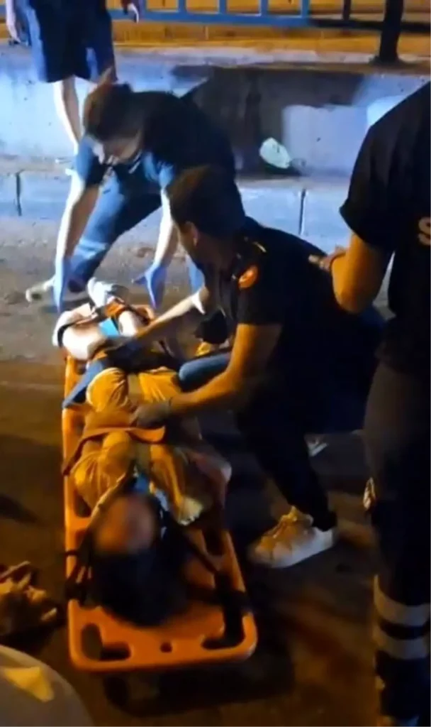 Trafik Kazası: Araç Kaldırıma Çarparak Yola Savruldu