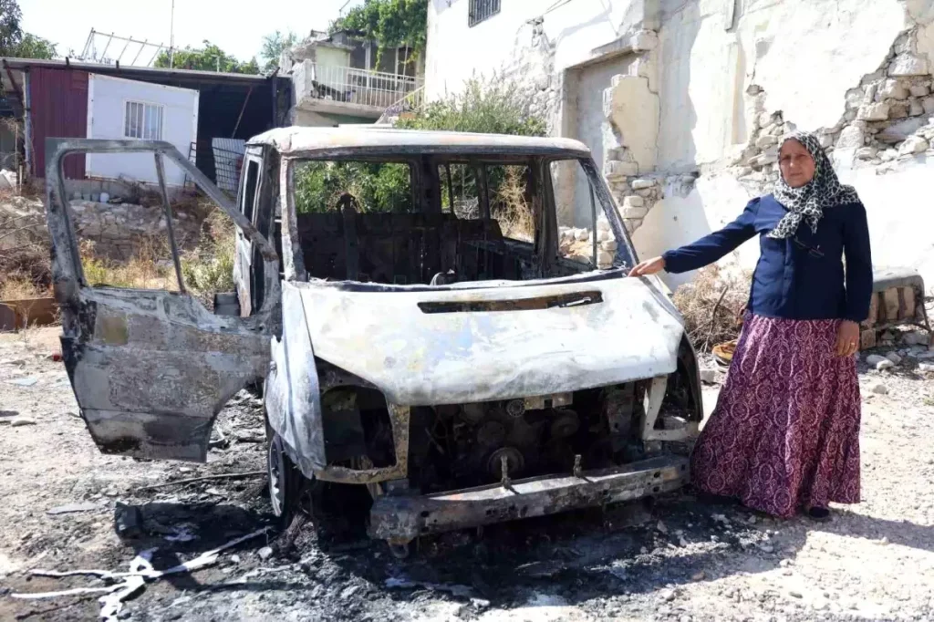 Kanser Yalnız Bıraktı, Minibüs de Yandı