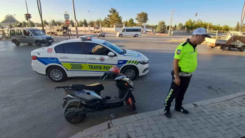 Karaman’da Elektrikli Bisiklet Kazası: 2 Kişi Yaralandı