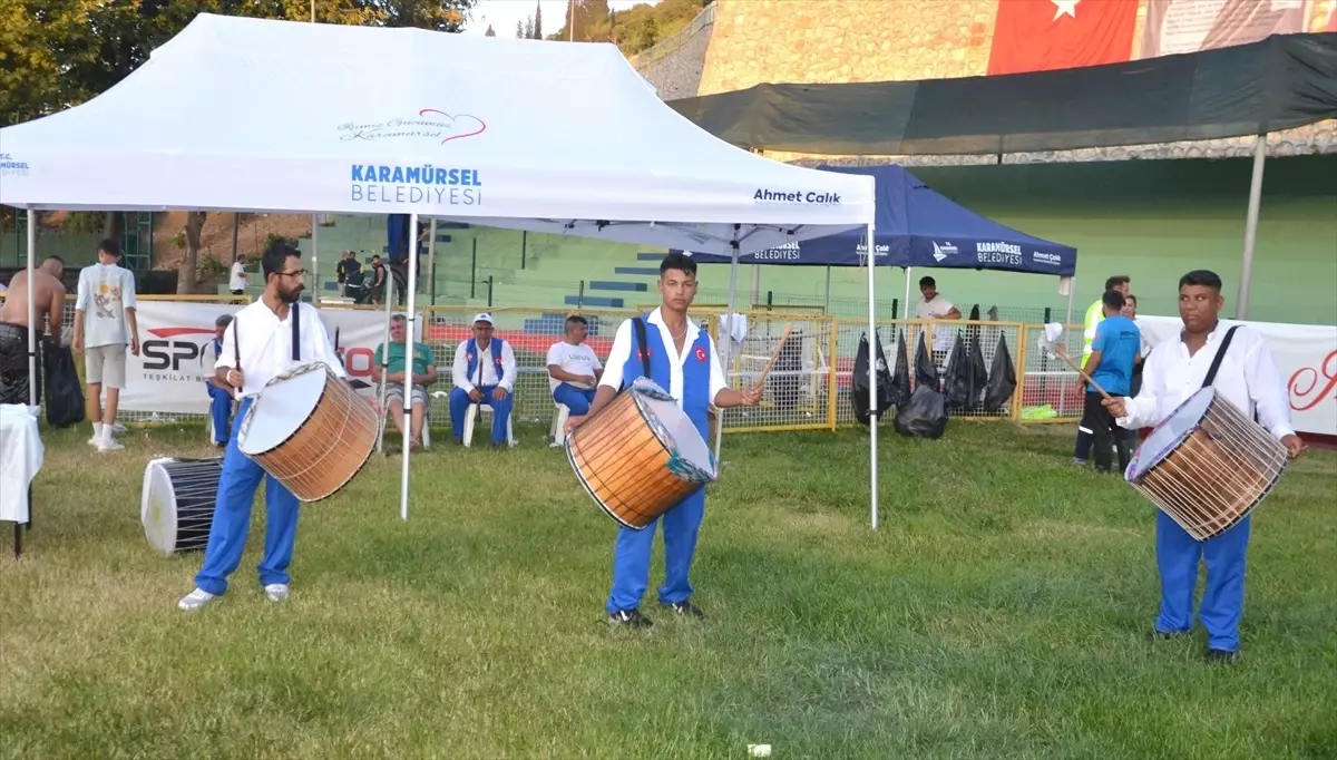 **Karamürsel Yağlı Pehlivan Güreşleri’nde Ali Gürbüz Başpehlivan Oldu**