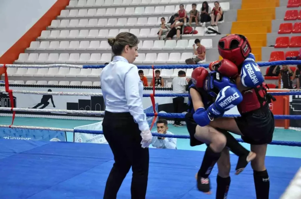 **Kars’ta Çocuklar Türkiye Muaythai Şampiyonası Başladı**