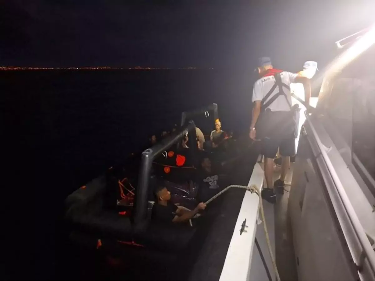 Kuşadası Açıklarında 21 Düzensiz Göçmen Kurtarıldı