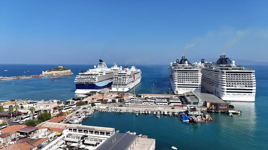 Kruvaziyer Turizmi Kuşadası’na Canlılık Getiriyor