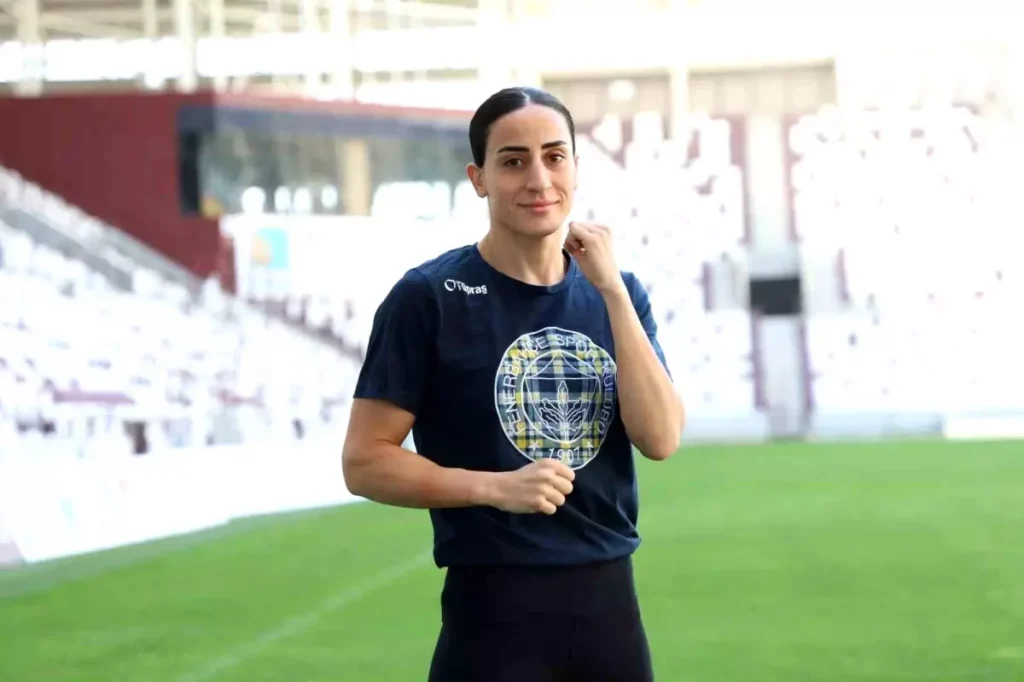 **Milli Boksör Gizem Özer Dünya Şampiyonası İçin Hazır**