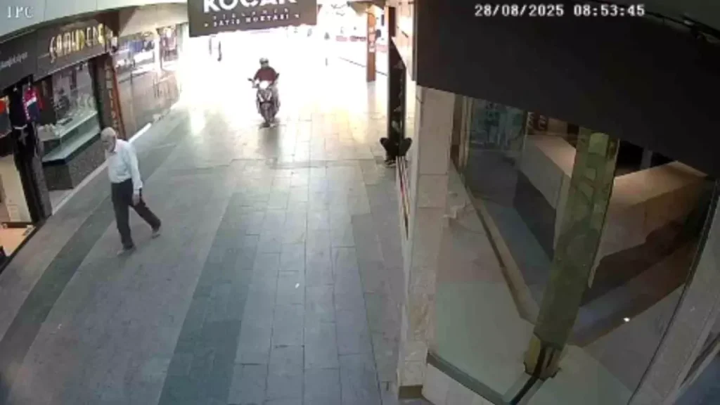 **Motosiklet Sürücüsü Rögara Çarpıp Ölümden Döndü**