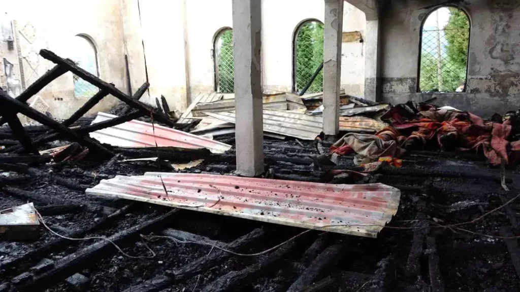 **60 Yıllık Cami Yangında Kül Oldu**