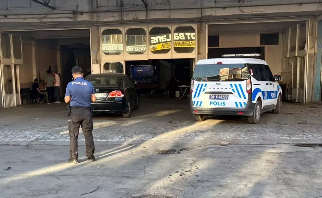 Oto Tamircisinde Kaza: Çırak Tabancayla Yaralandı