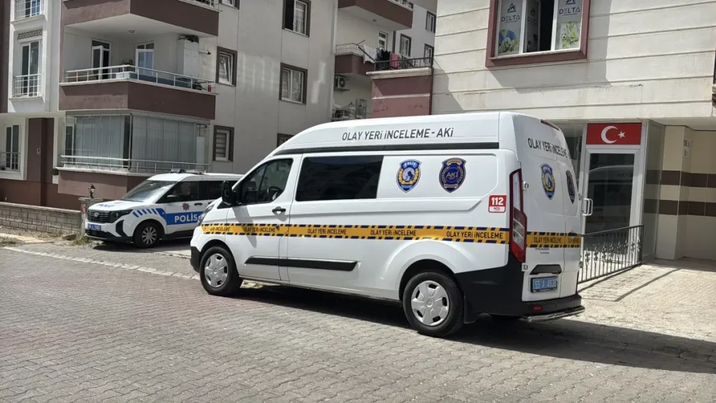 Üniversite Öğrencisi 3. Kattan Düşerek Yaralandı