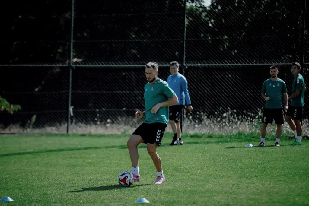 **Sakaryaspor, Boluspor Maçına Hazırlanıyor**