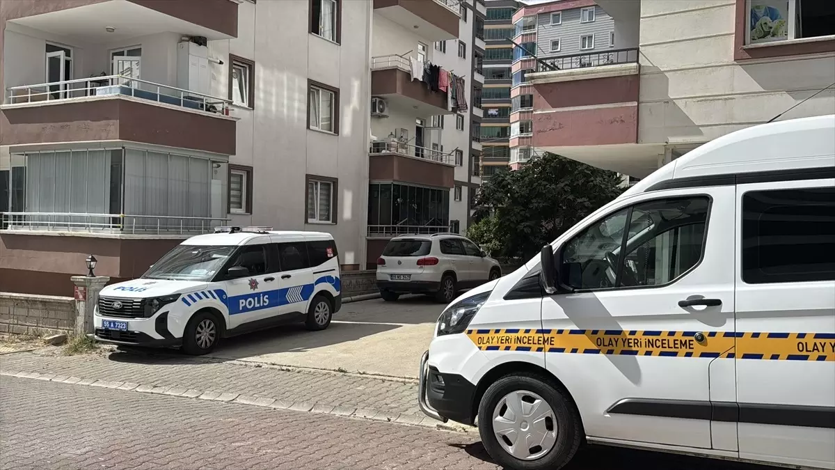 **Samsun’da Perde Trajedisi: Genç Kız Ağır Yaralandı**