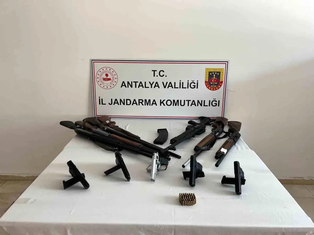 Kaçak Silah Operasyonu: 5 Adres, Çok Sayıda Silah Ele Geçirildi