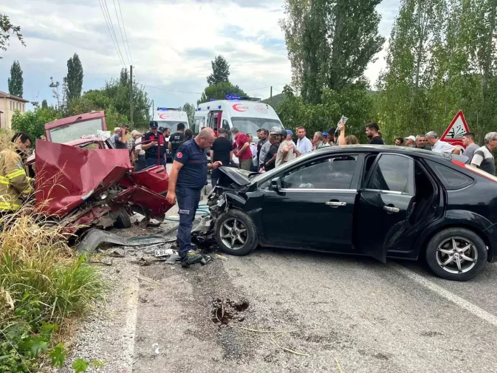 Balıkesir’de Feci Kaza: 4 Kişi Yaralandı