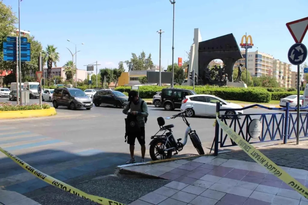 Vatandaşın Duvar Arkası Çantasını Polisi Harekete Geçirdi