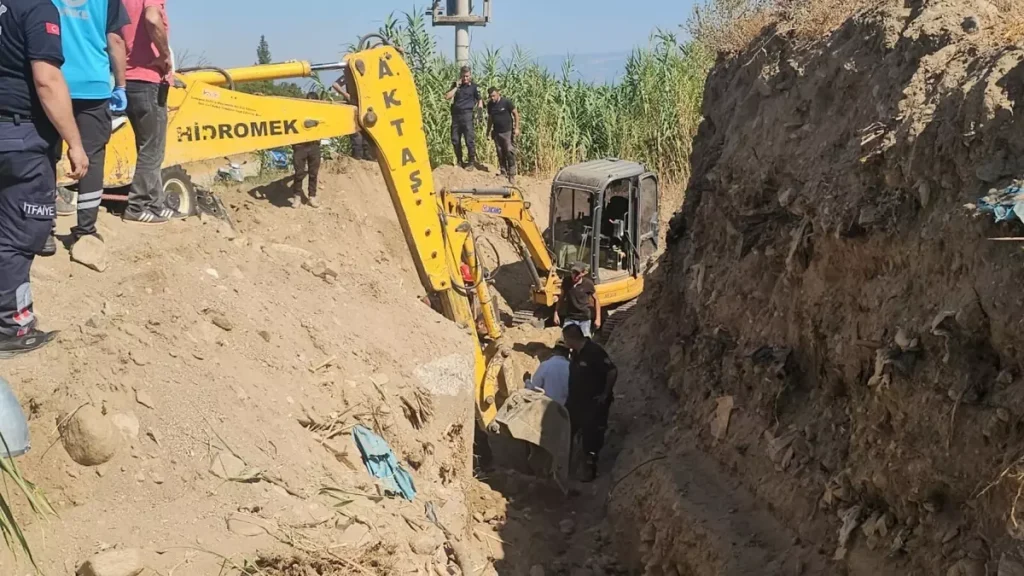 Trajedi Tarlada: Baba Oğlunu Toprak Altından Çıkardı