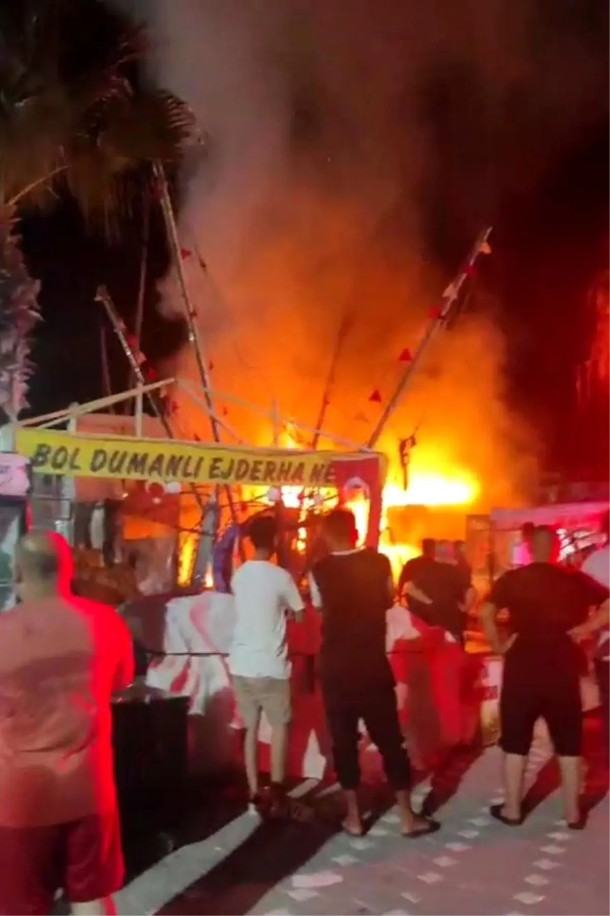 **Mersin’de Tatil Bölgesinde Lunapark Yangını**