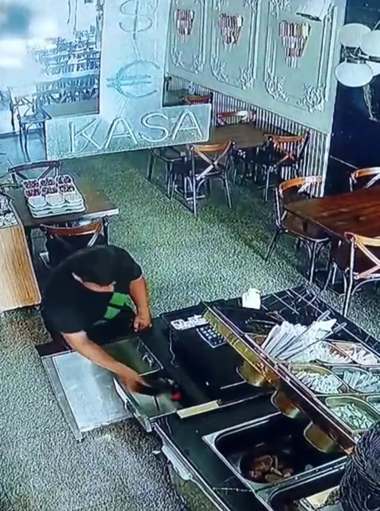 **Topallayarak Girip Cüzdan Çaldı**